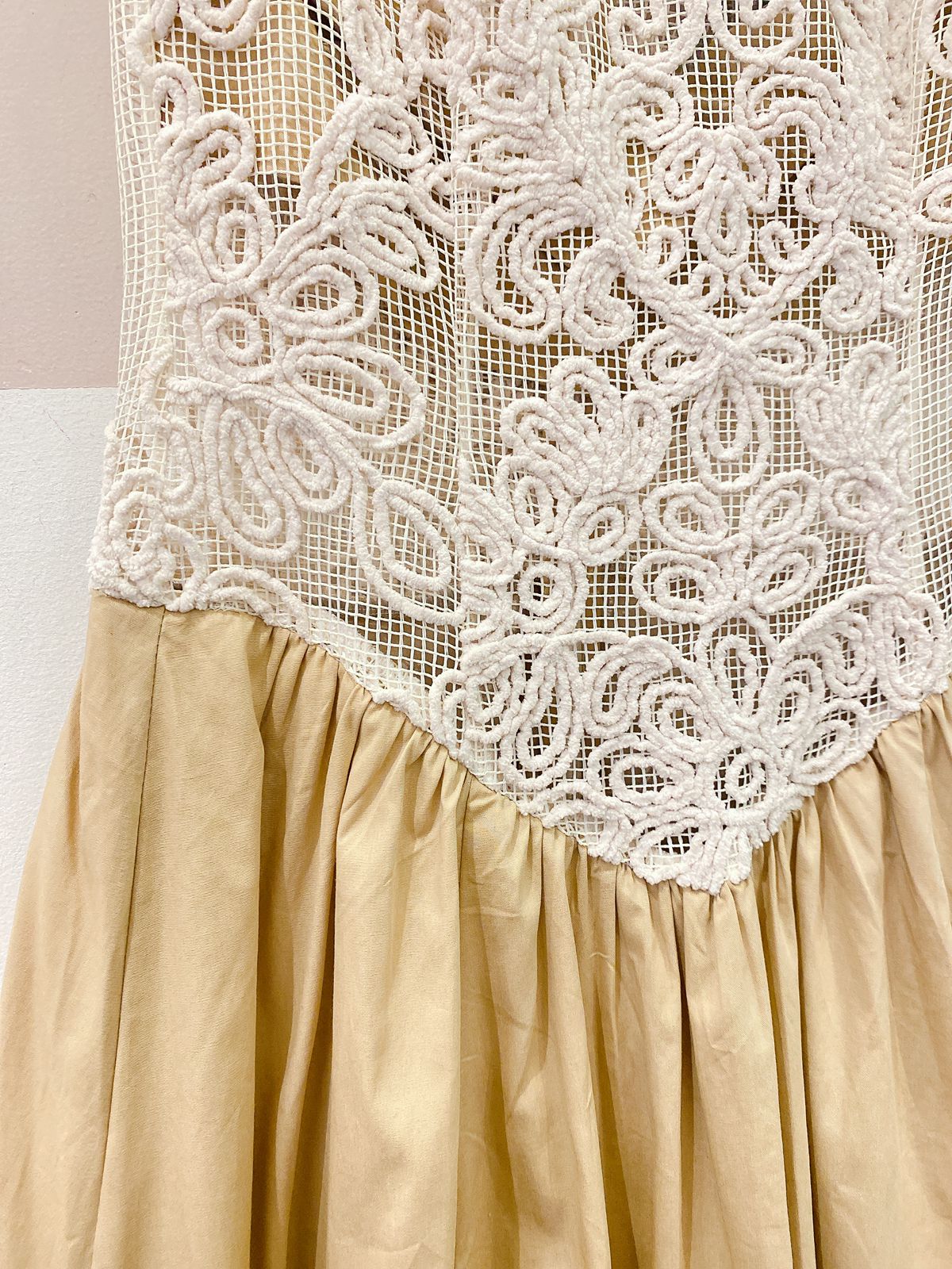 Vestido bege bordado Farm P
