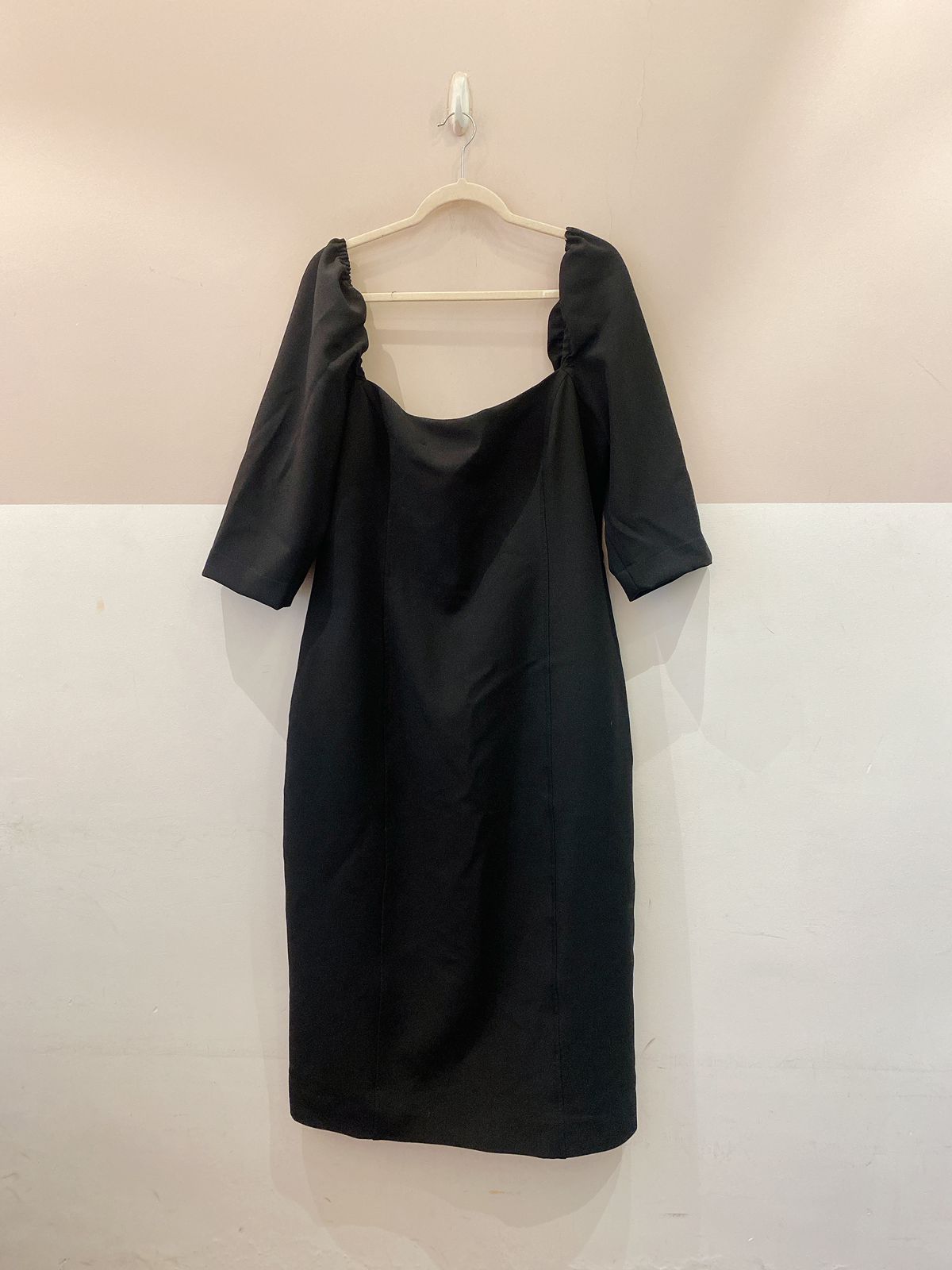 Vestido midi preto mangas Agilitá 46