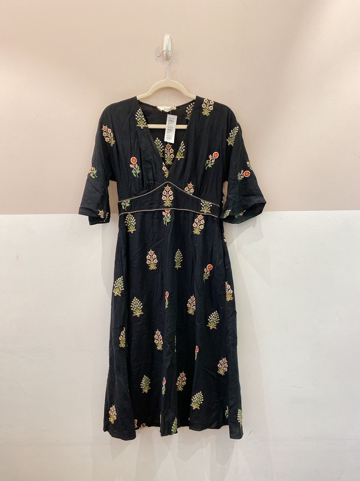 Vestido midi preto bordado Cris Barros 36
