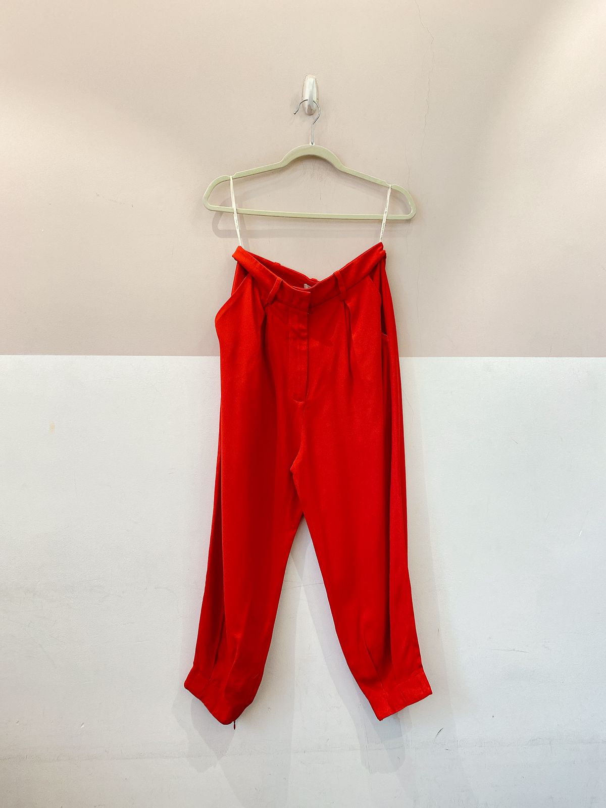 Calça crepe vermelha By Nv 38