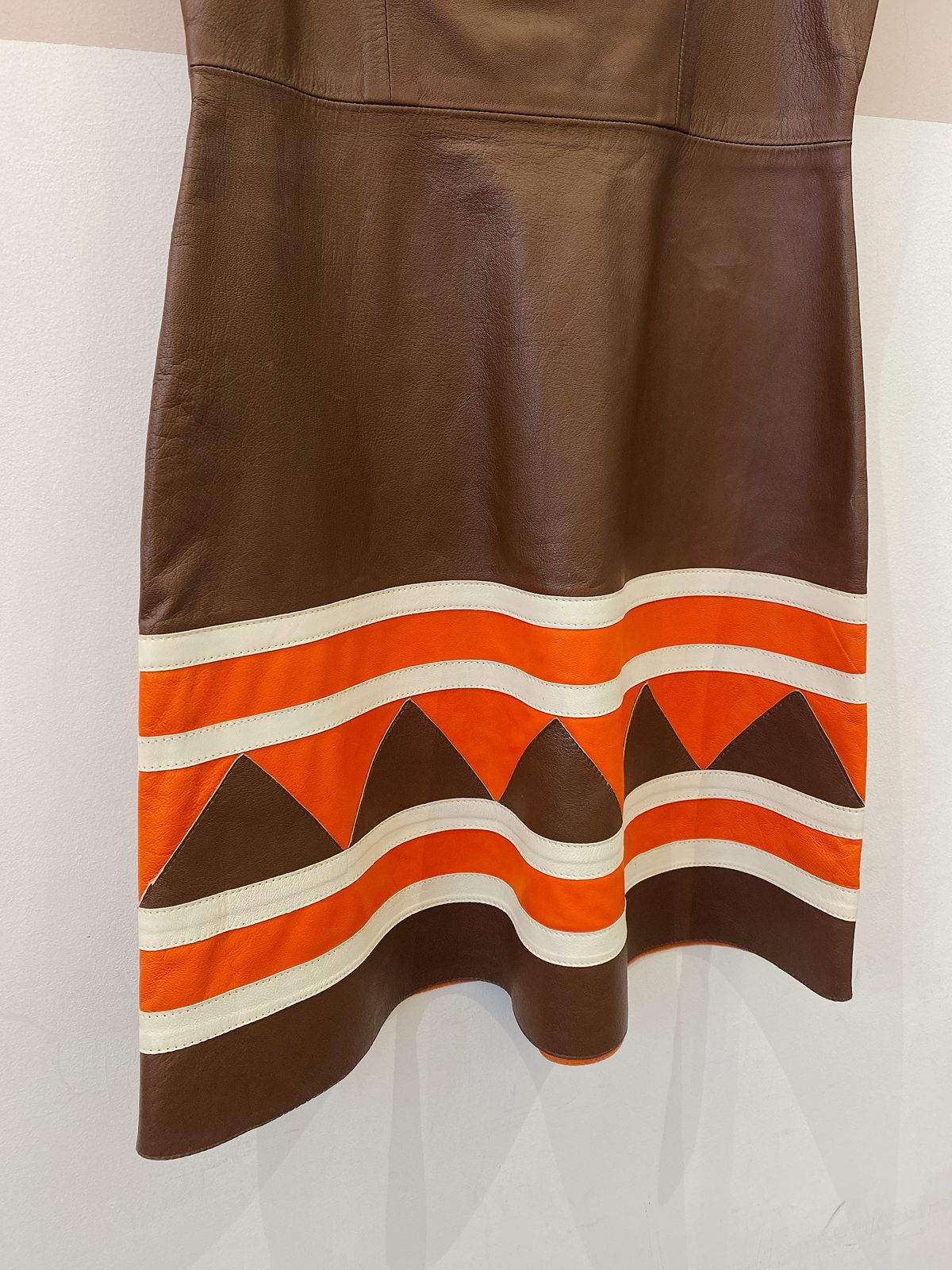 Vestido curto couro marrom Dani Bernardes PP
