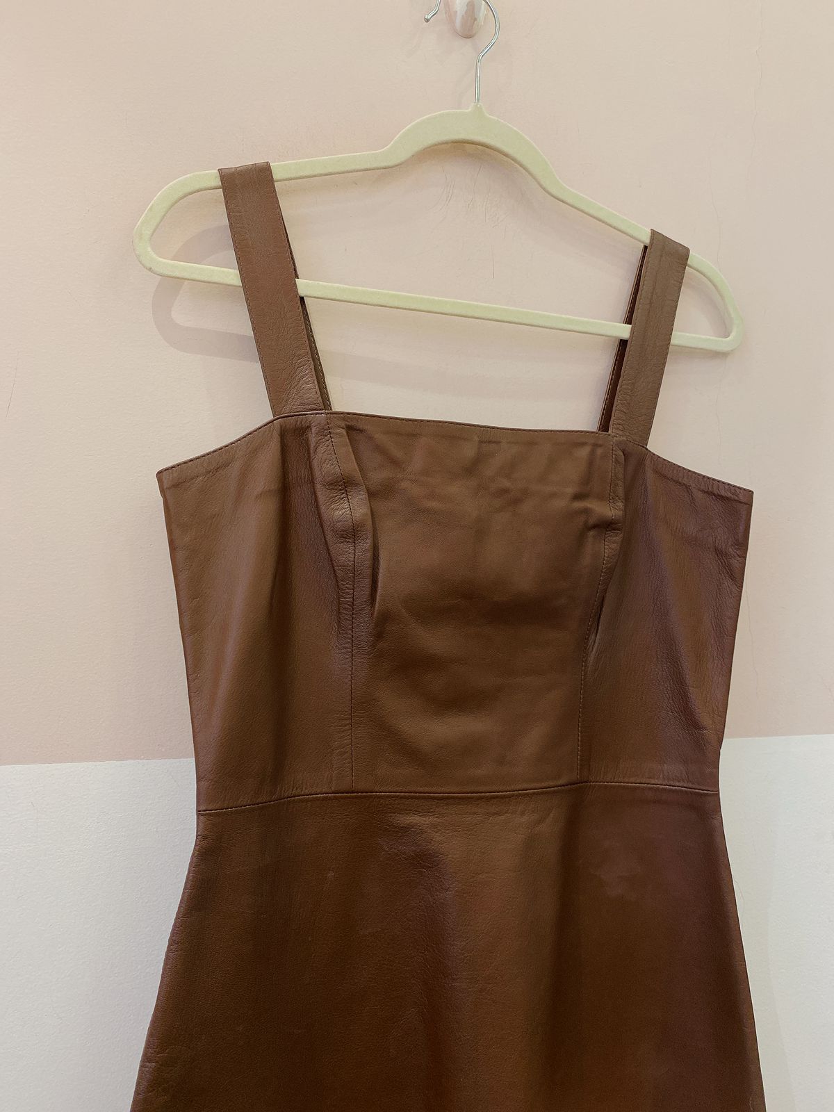 Vestido curto couro marrom Dani Bernardes PP