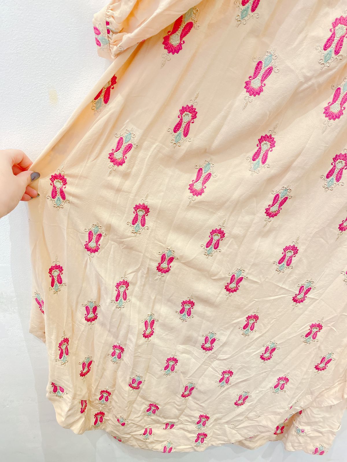 Vestido midi bordado rosê Maria Filó GG