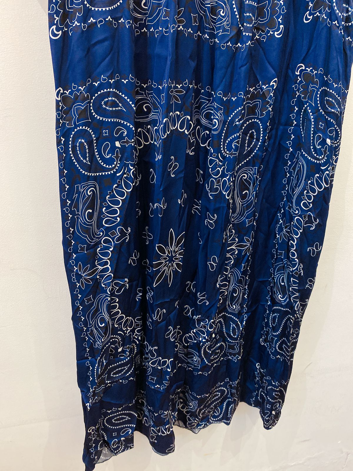 Vestido midi marinho bordado Mariana Penteado U