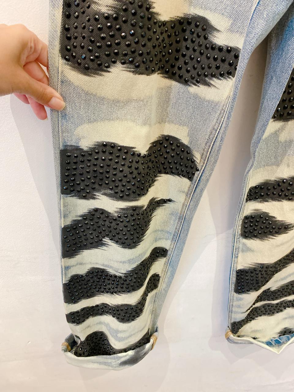 Calça jeans ampla aplicações Tig 34