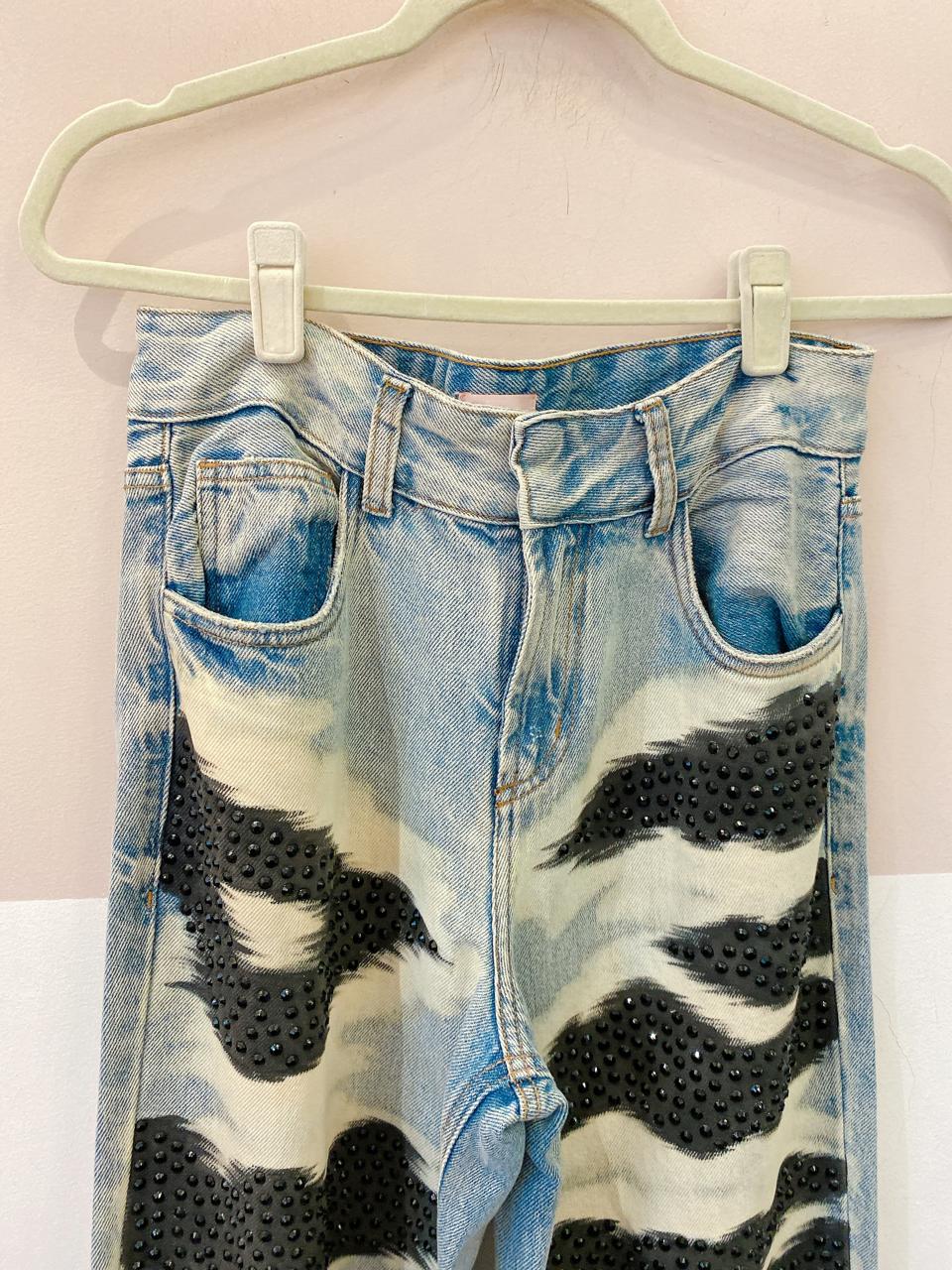 Calça jeans ampla aplicações Tig 34