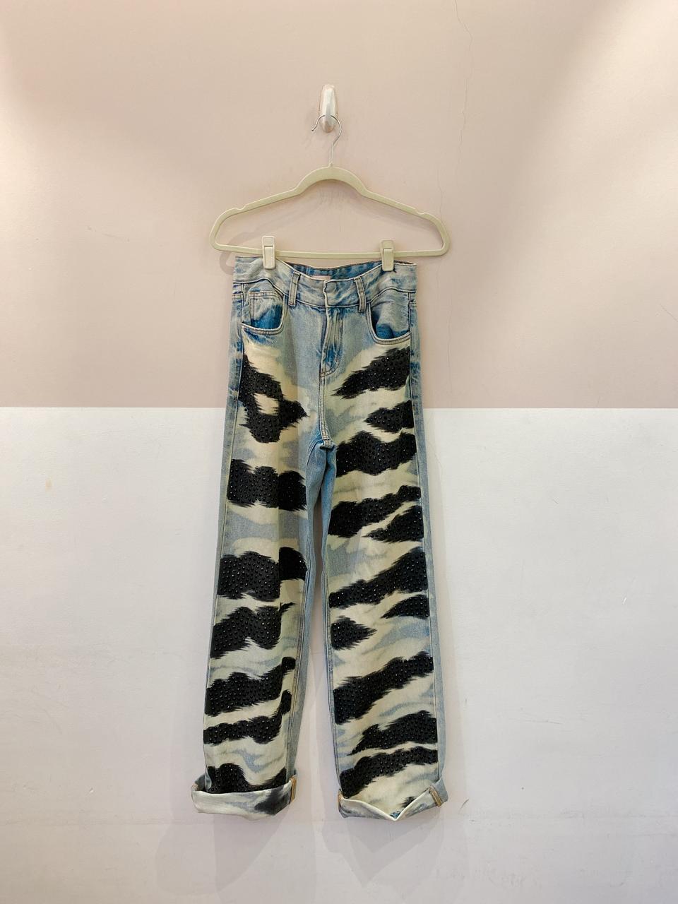 Calça jeans ampla aplicações Tig 34