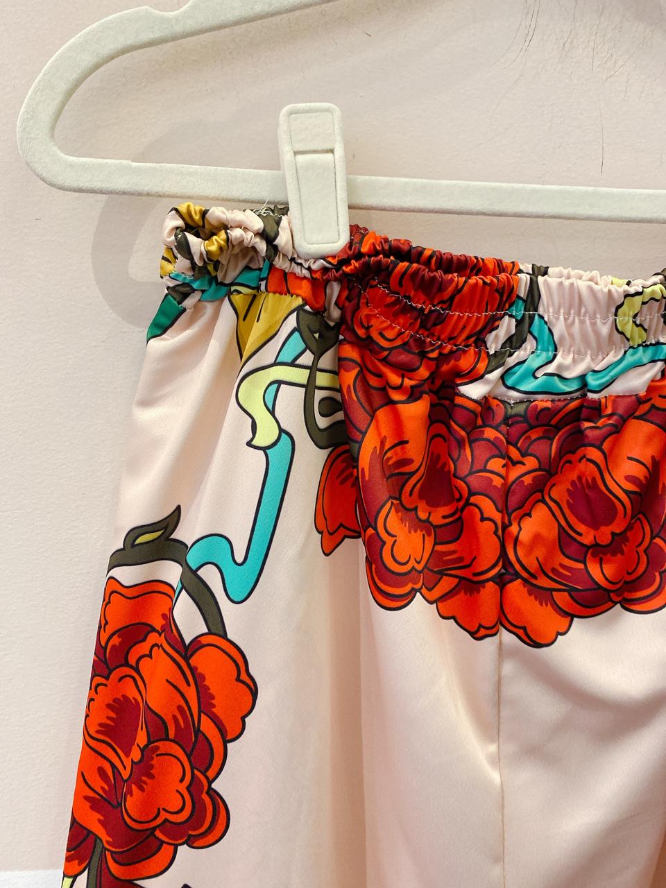 Calça acetinada estampada 38