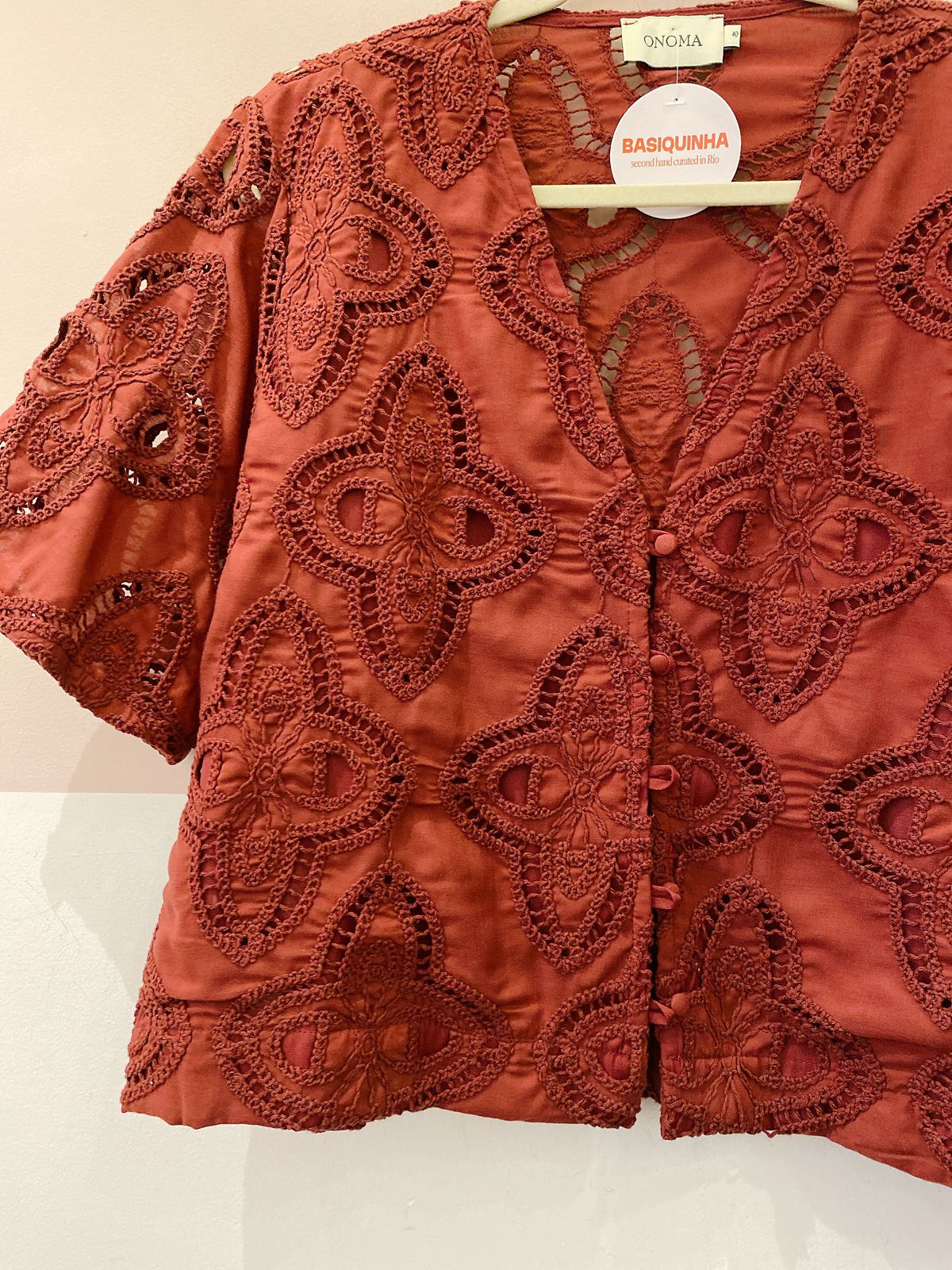 Blusa vinho bordada Onoma 40