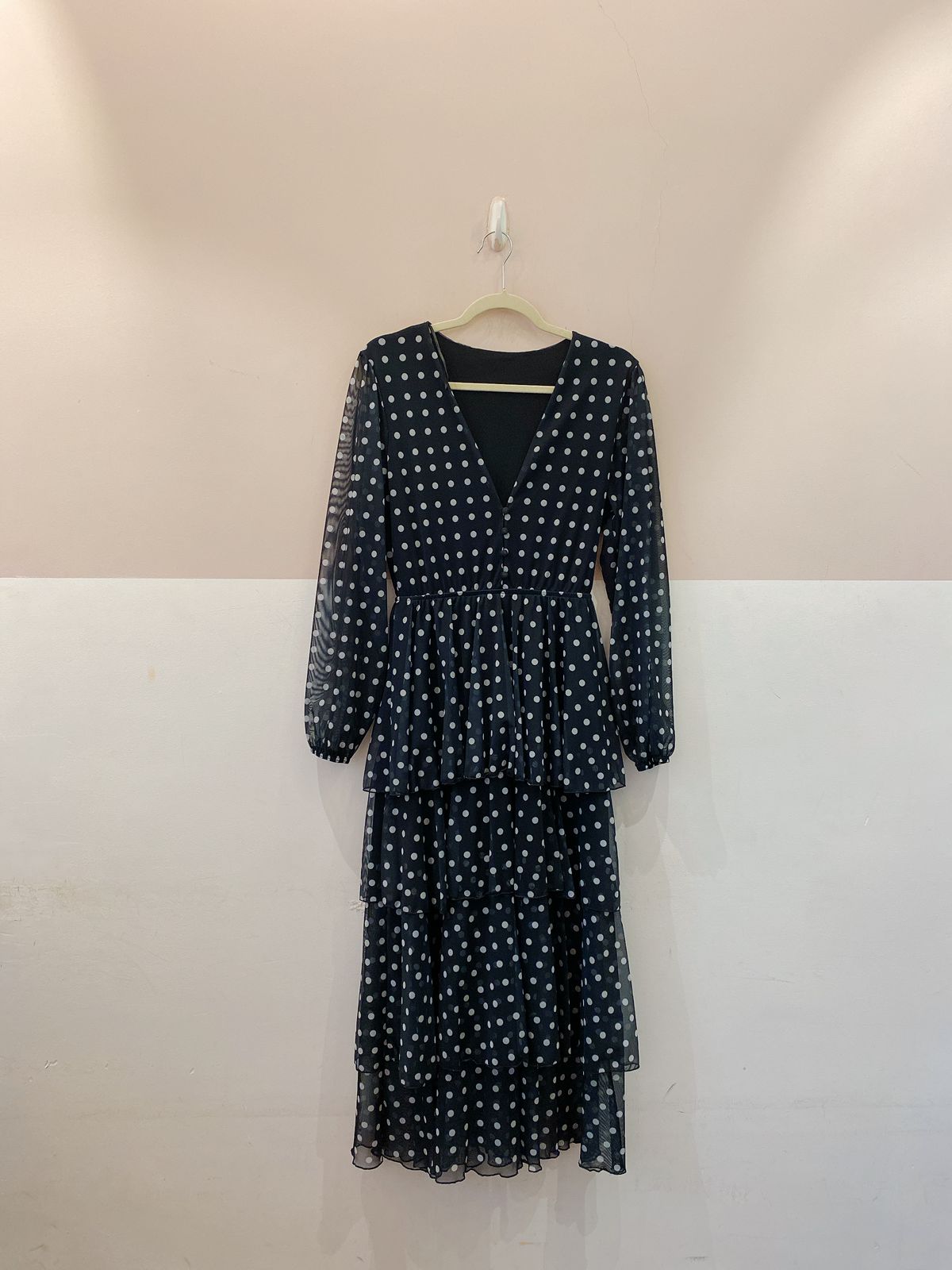 Vestido midi preto babados poás C&A P