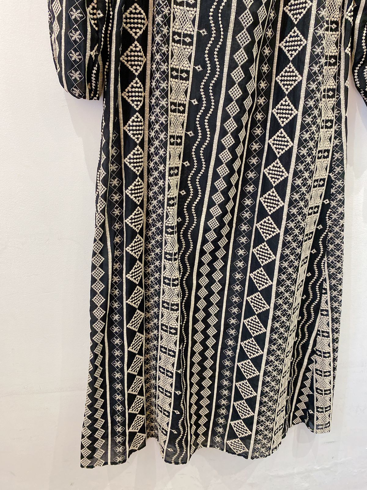 Vestido midi preto bordado Mixed 38