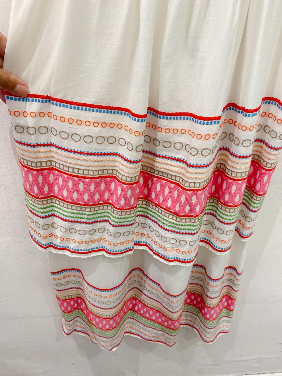 Vestido midi branco bordado Fernanda Di Biase P