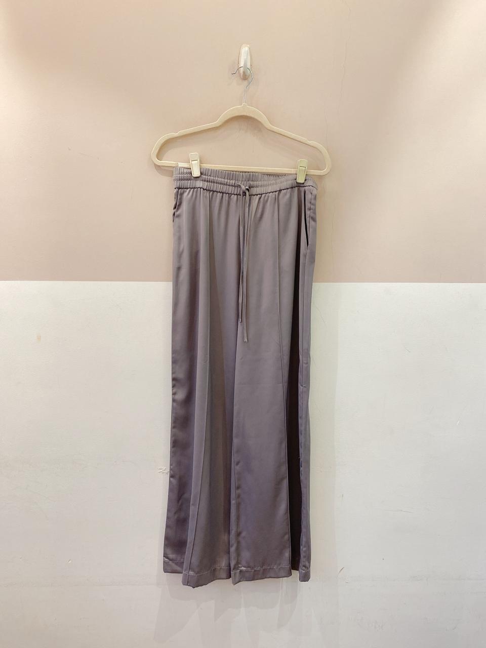 Calça acetinada cinza Zara P