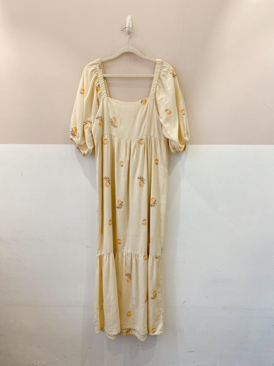 Vestido midi amarelo bordado Renner M