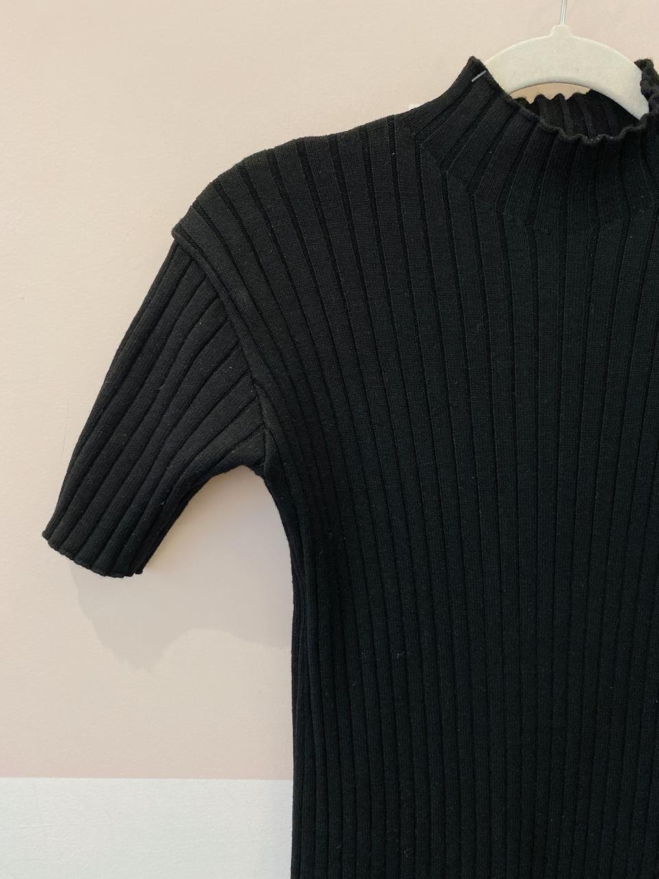 Vestido preto canelado M