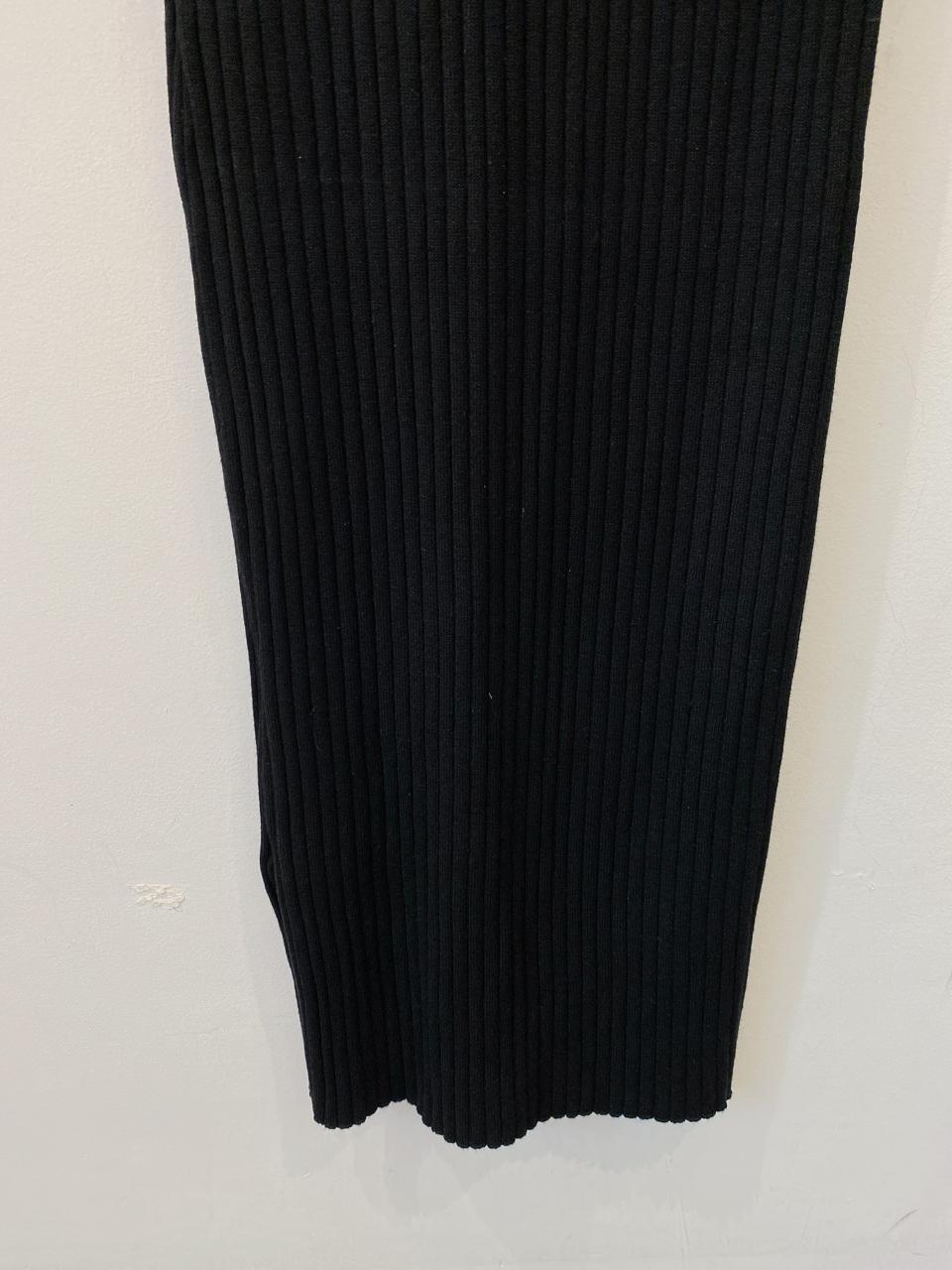 Vestido preto canelado M