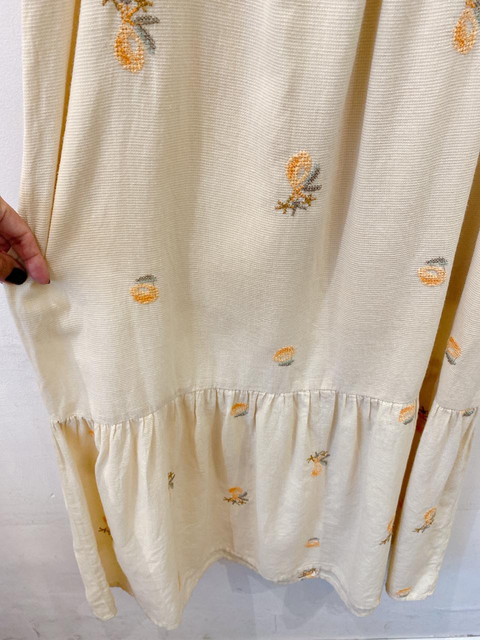 Vestido midi amarelo bordado Renner M