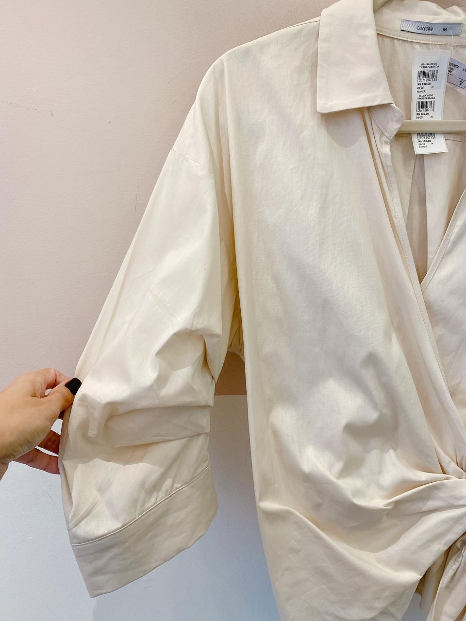 Blusa bege transpassada Renner M