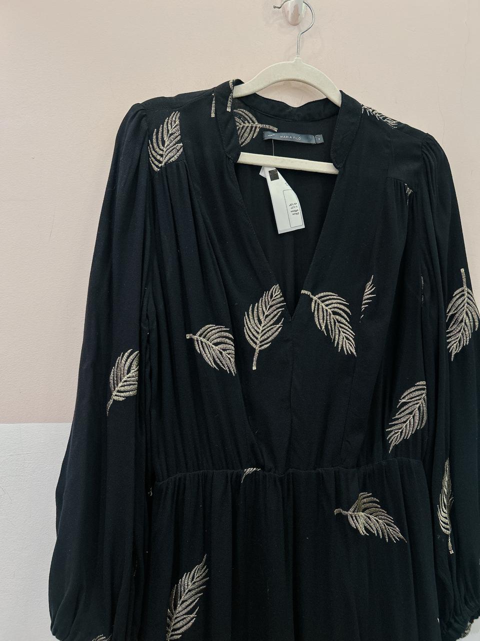Vestido midi preto bordado Maria Filó P