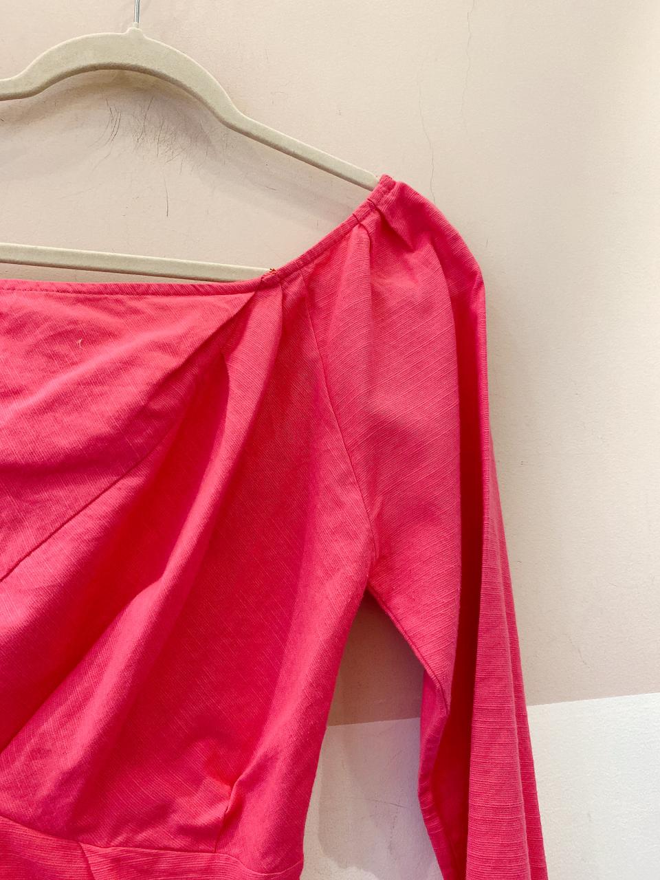 Blusa rosa ombro só Amaro 42