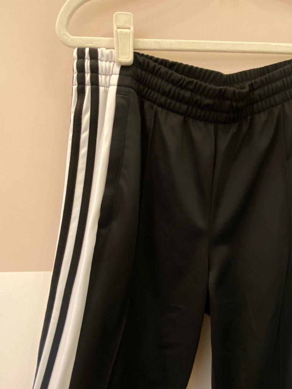 Calça esportiva preta Adidas P