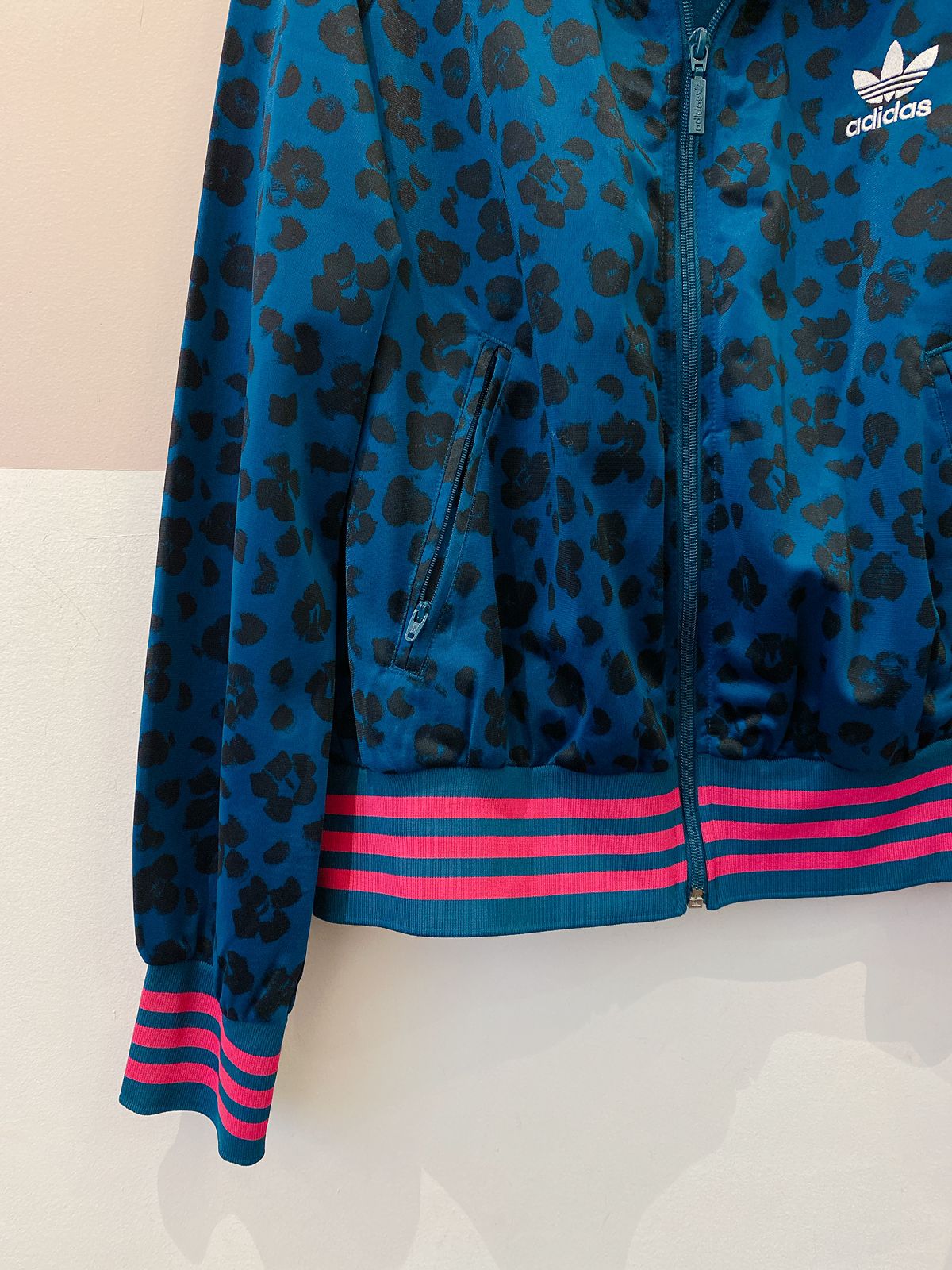 Bomber esportiva azul onça Adidas G