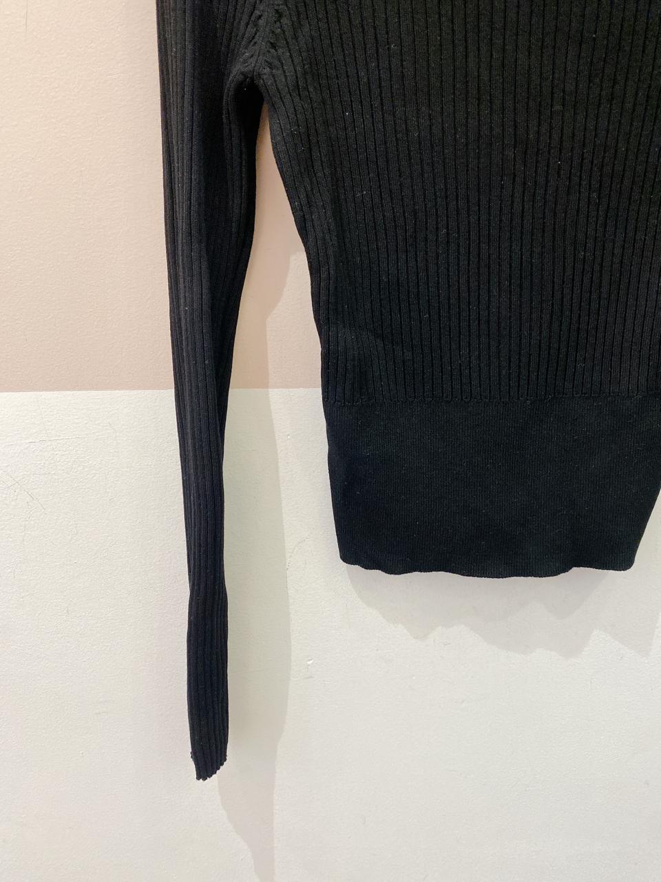 Blusa canelada preta gola Zara M