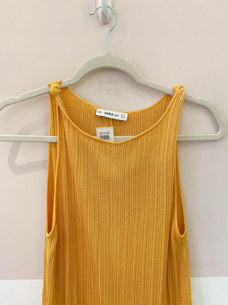 Vestido longo tricot mostarda Zara P