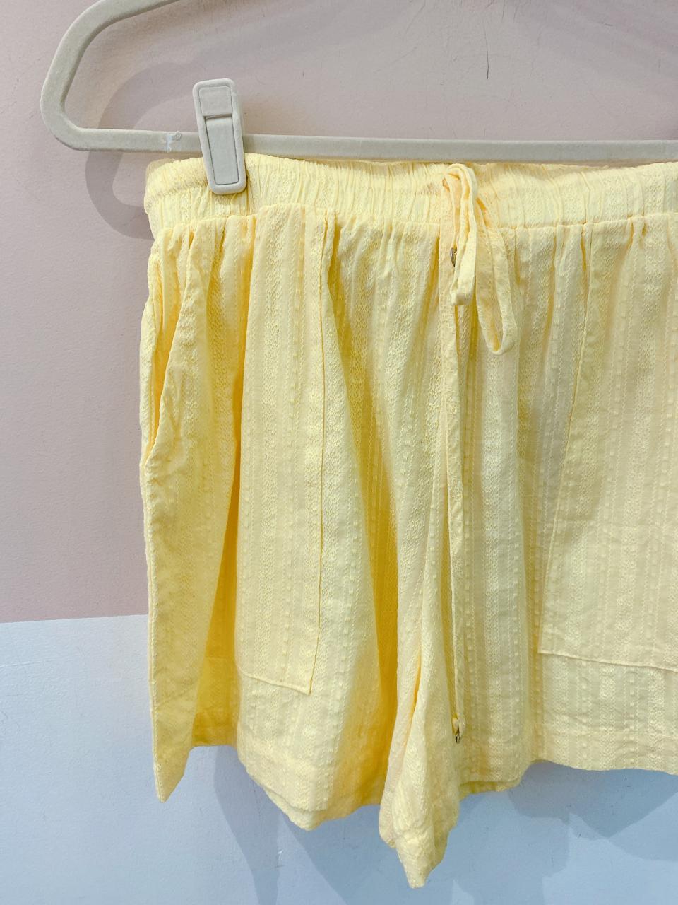 Short amarelo textura Muna 38