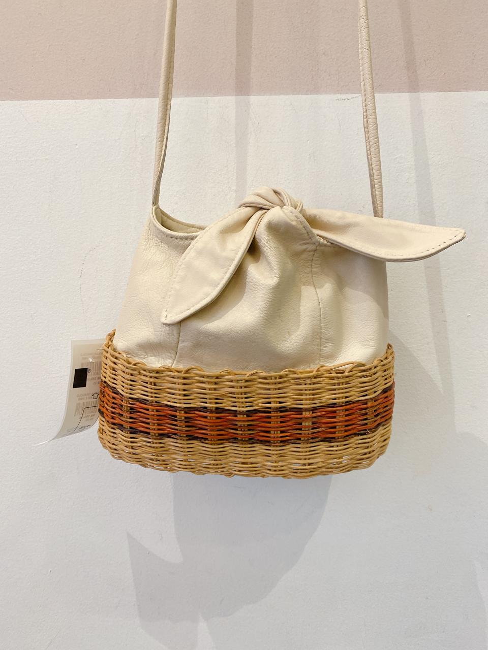 Bolsa tiracolo couro e vime