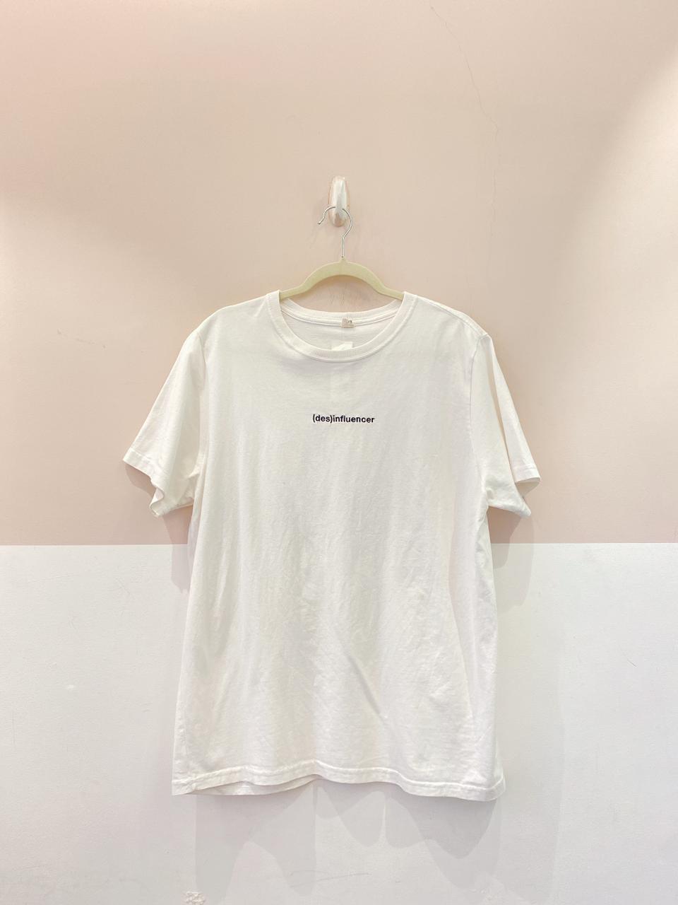 T-shirt branca (des)influencer Panô M