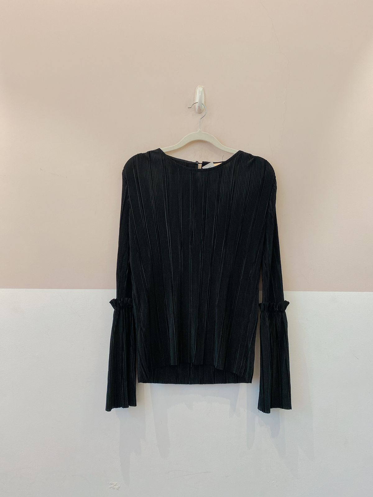 Blusa preta plissada Carol Bassi M