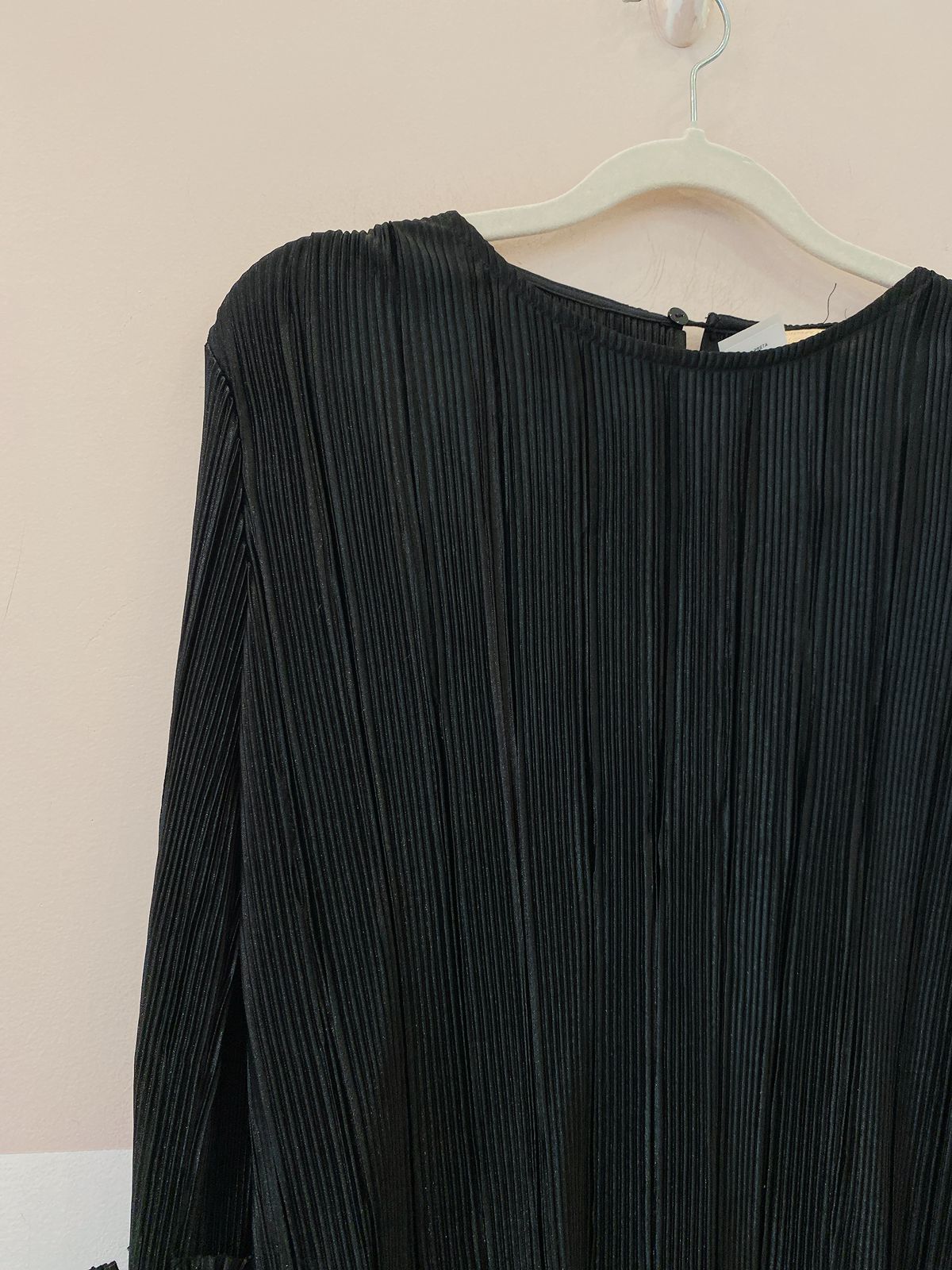 Blusa preta plissada Carol Bassi M