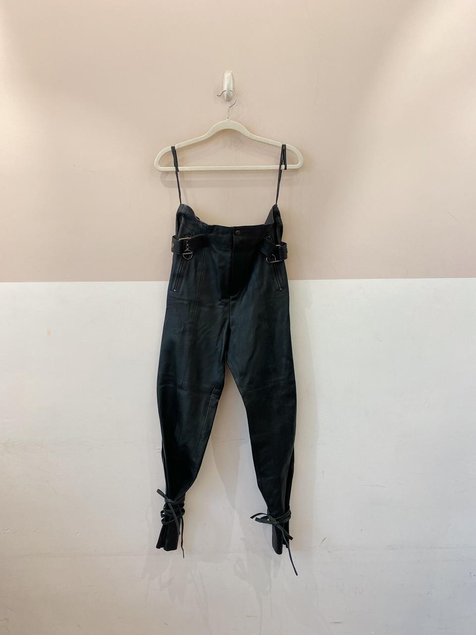 Calça preta couro Carol Rossato 34
