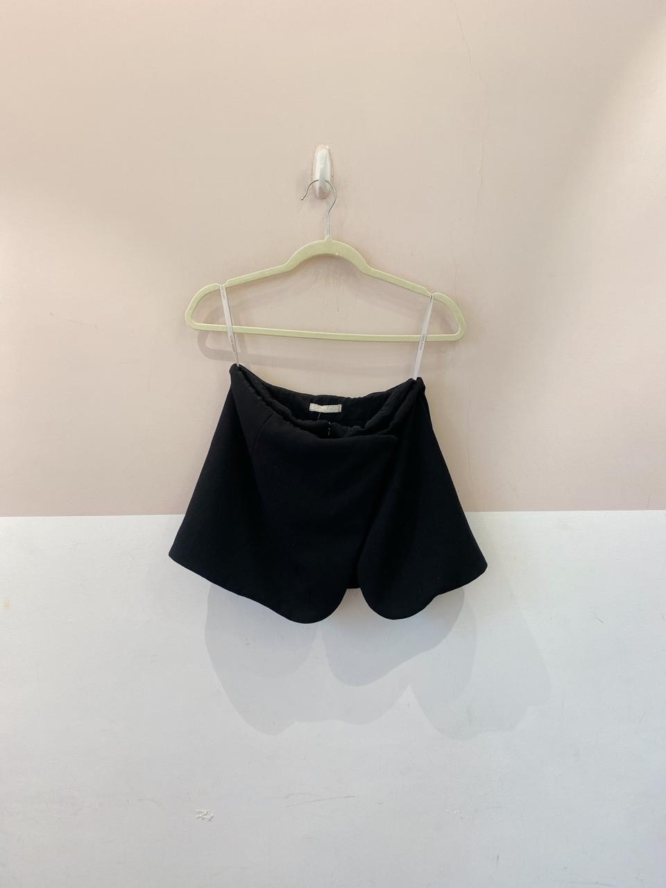 Short-saia preto Carol Bassi 34