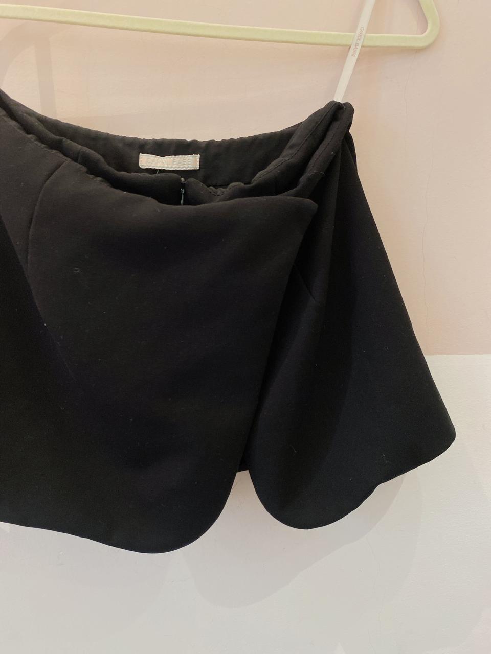 Short-saia preto Carol Bassi 34