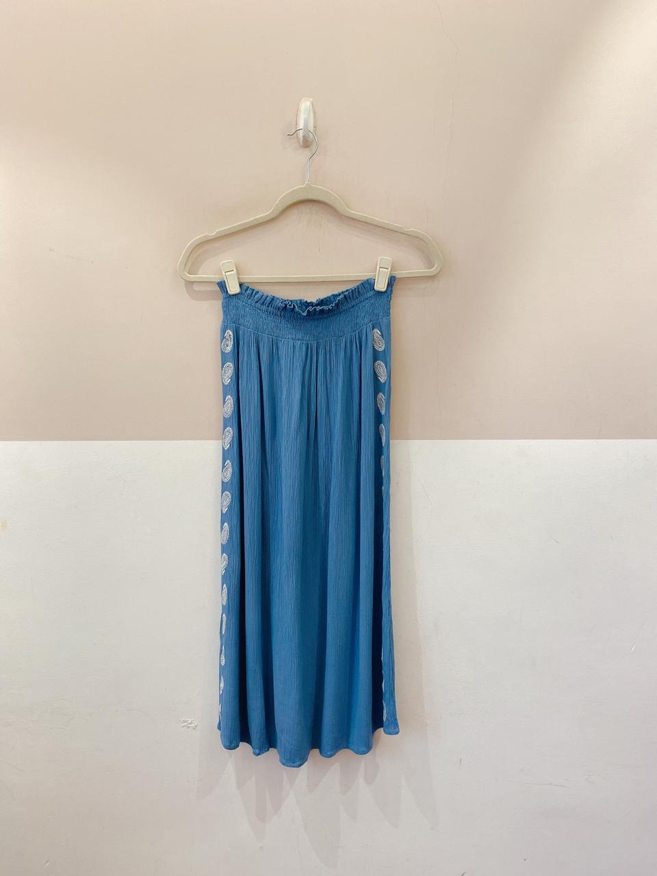 Saia azul elástico bordados Maria Filó P