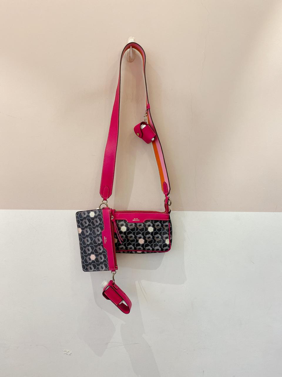 Bolsa estampada couro pink Arezzo