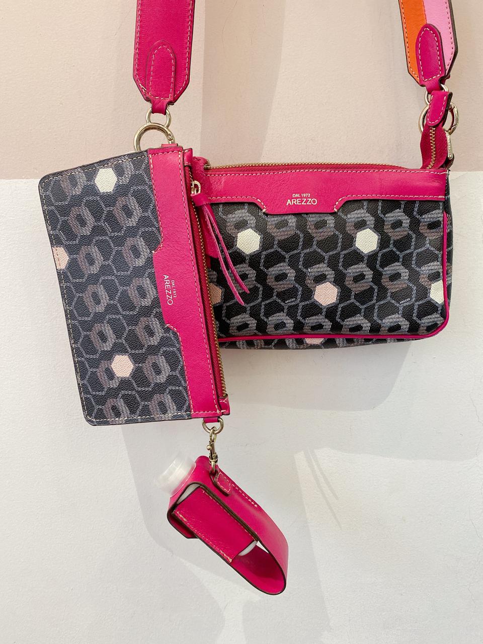 Bolsa estampada couro pink Arezzo