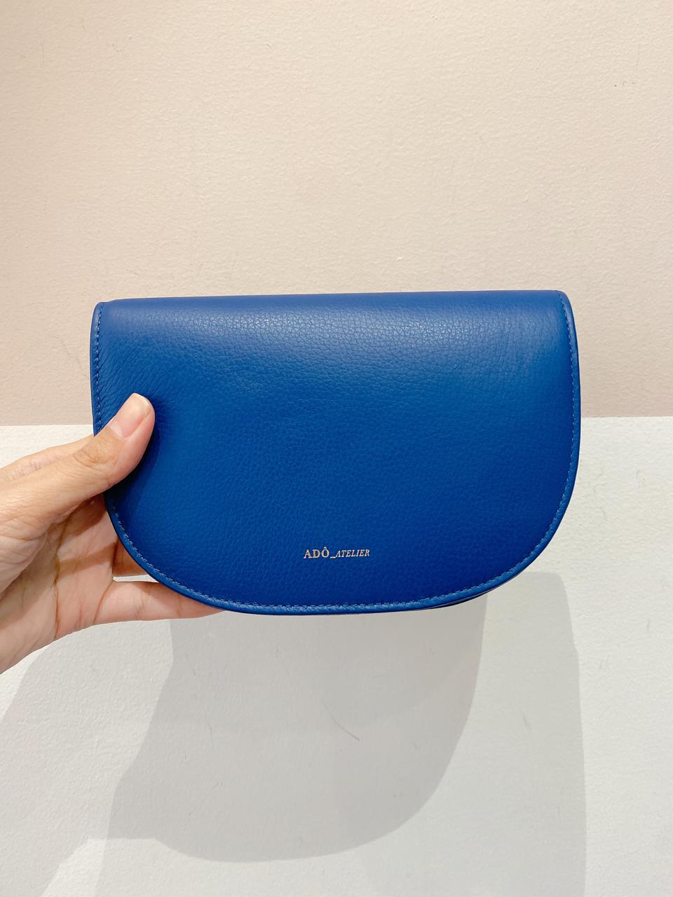 Bolsa azul couro Adô Atelier